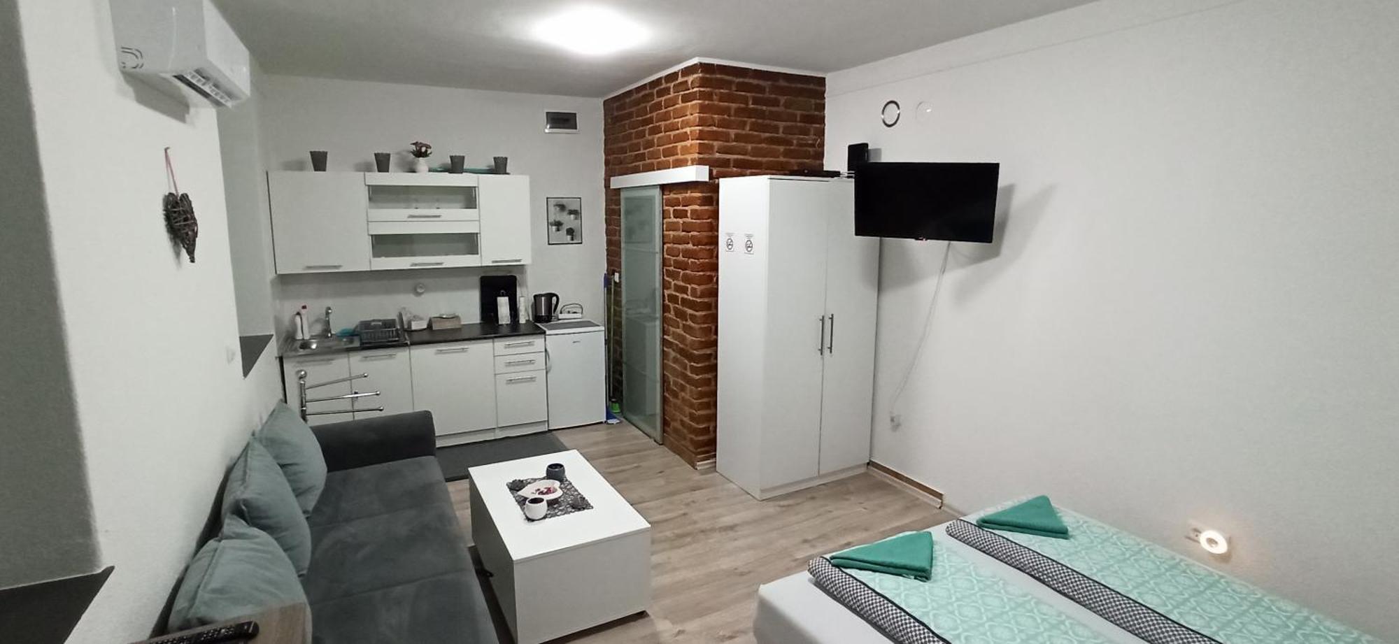 Helly'S Apartman - Self Check-In - Jajce Cameră foto